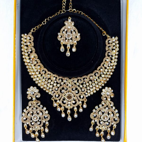 Pal Exclusive Jewellery Set Of White And Golden Stone