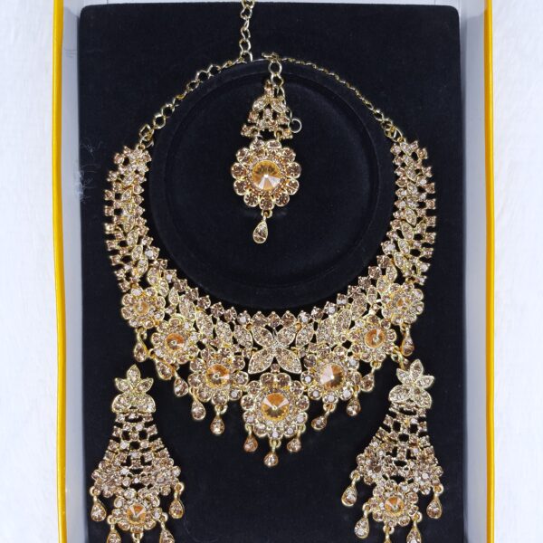 Indian Pal Exclusive Jewellery Set Of Golden Stone
